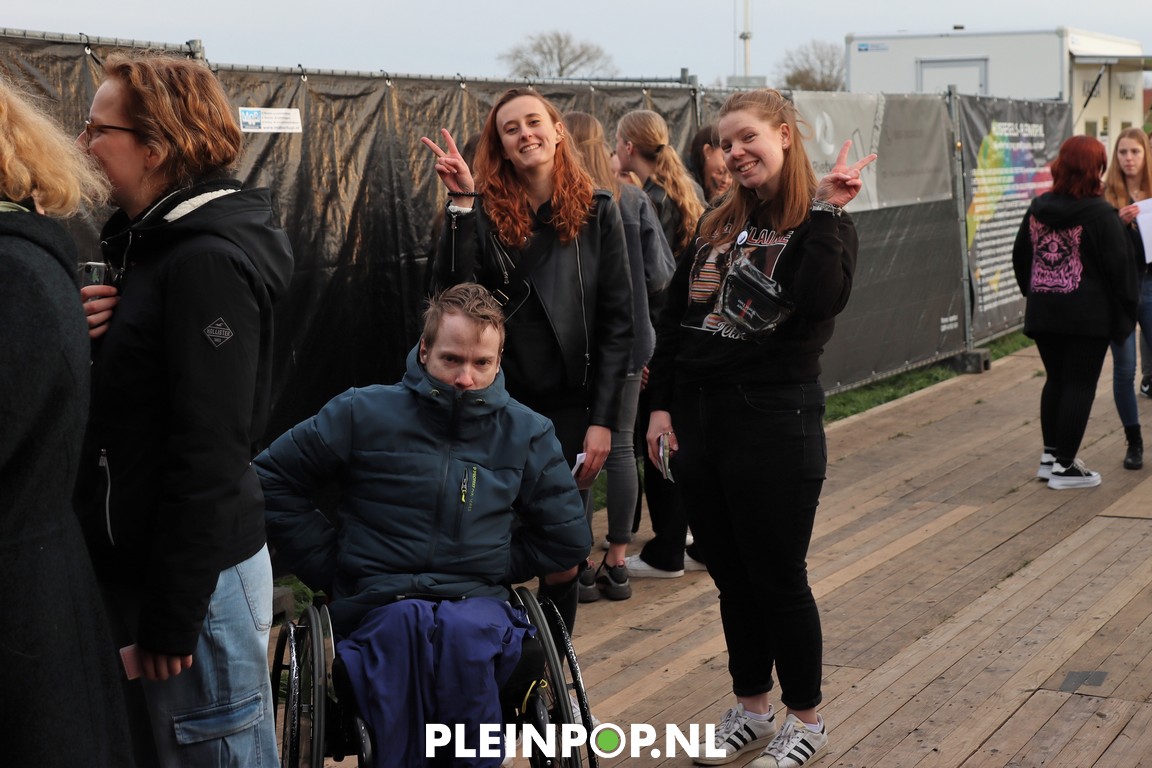 V R I J D A G     (21)